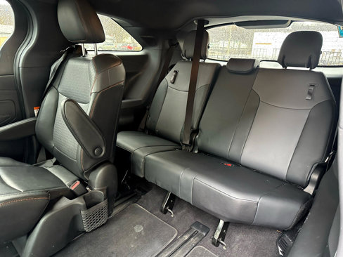 Used 2022 Toyota Sienna XSE image 10