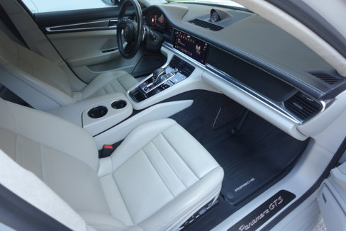 Used 2022 Porsche Panamera GTS w/ Premium Package image 8