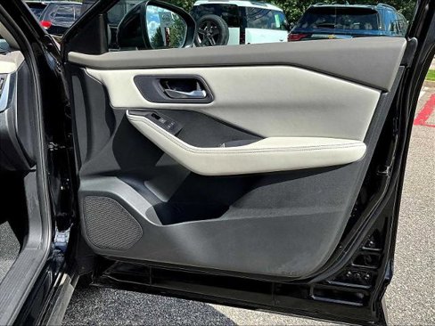 Certified 2025 Nissan Rogue SV image 12