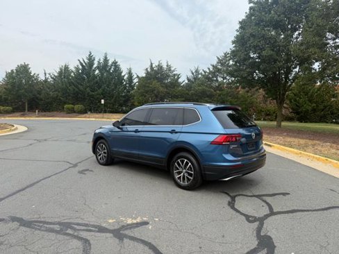 Used 2019 Volkswagen Tiguan SE w/ Panoramic Sunroof Package image 3