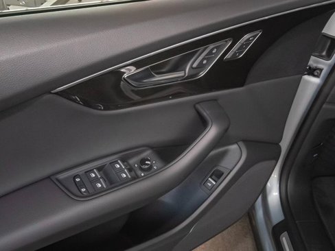 Certified 2025 Audi Q8 Premium image 35