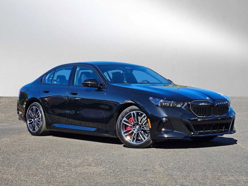New 2026 BMW 550e xDrive w/ Premium Package image 1
