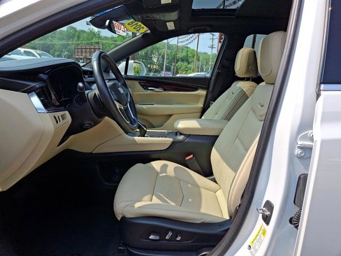 Used 2018 Cadillac XT5 Luxury w/ Driver Awareness Package image 16