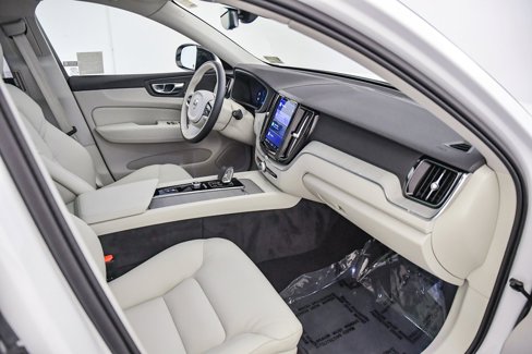 Certified 2025 Volvo XC60 T8 Plus w/ Protection Package Premier image 15