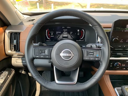 Used 2024 Nissan Pathfinder Platinum w/ Cargo Package image 12