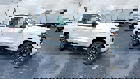 New 2026 Chevrolet Colorado Z71 image 2