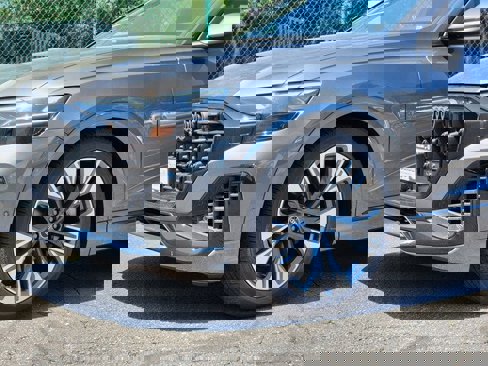 New 2025 Audi Q8 Premium Plus image 8