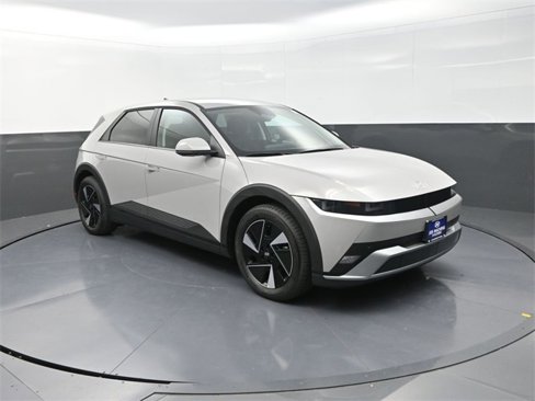 New 2025 Hyundai Ioniq 5 SE image 2