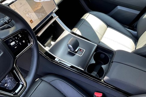 New 2026 Land Rover Range Rover Velar Dynamic SE image 8