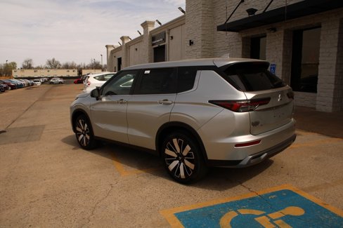 New 2025 Mitsubishi Outlander SE image 10