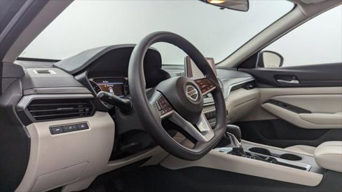Used 2025 Nissan Altima 2.5 SV image 23