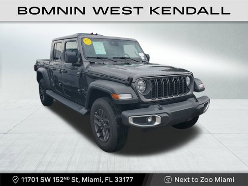 Used 2025 Jeep Gladiator Sport image 2