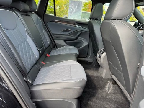 Certified 2025 Volkswagen Tiguan SEL R-Line image 28