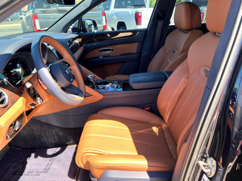 Used 2023 Bentley Bentayga image 18