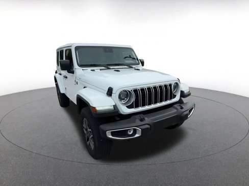 Used 2025 Jeep Wrangler Sahara image 3