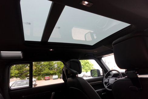 Used 2023 Land Rover Defender 110 V8 image 12