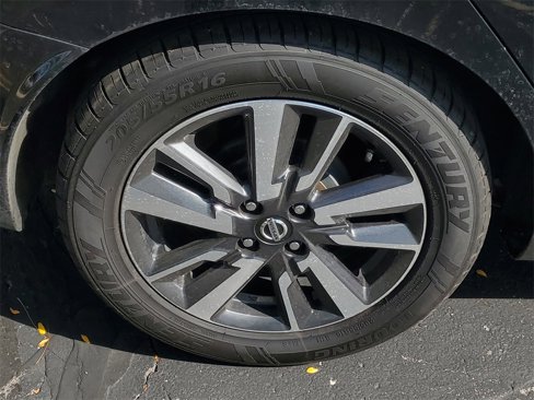 Used 2021 Nissan Versa SV image 5
