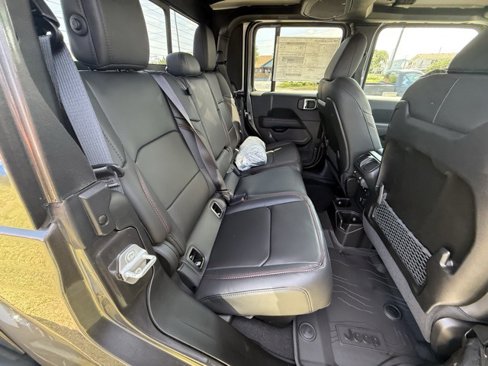 New 2025 Jeep Gladiator Rubicon image 12