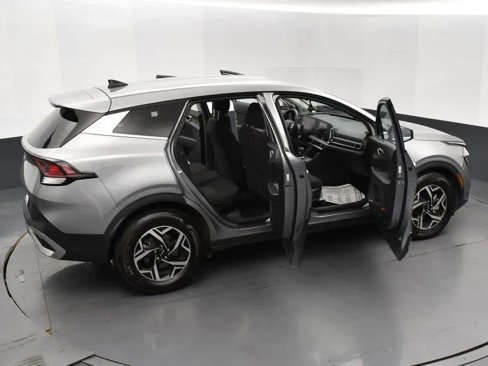 Used 2024 Kia Sportage LX image 6