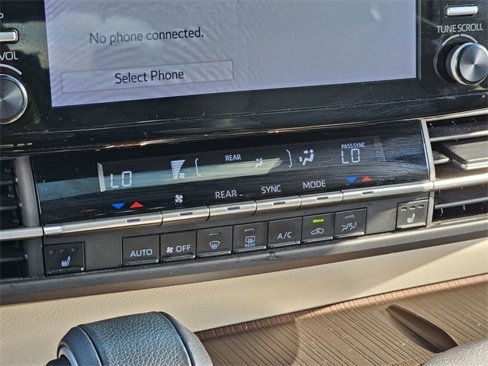 Used 2024 Toyota Sienna XLE image 24