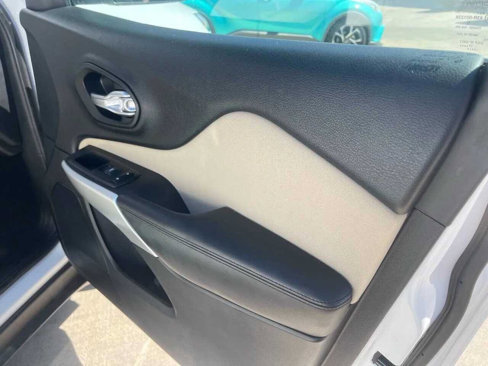 Used 2018 Jeep Cherokee Latitude image 14