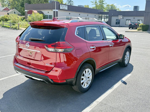 Used 2017 Nissan Rogue SV w/ SV Premium Package image 4