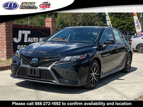 Used 2021 Toyota Camry SE w/ Cold Weather Package image 3