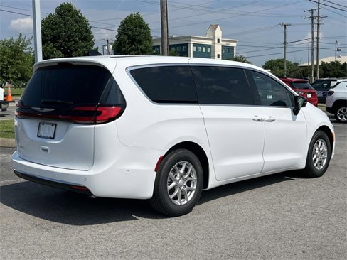New 2025 Chrysler Pacifica Select image 7