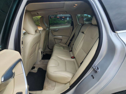 Used 2016 Volvo XC60 T5 Premier w/ Proximity Package image 15