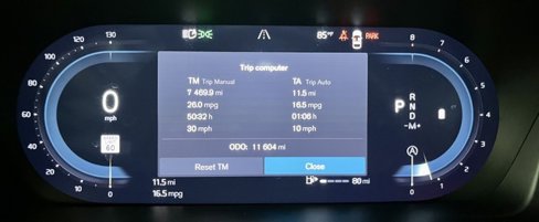 Used 2025 Volvo XC40 B5 Plus image 16