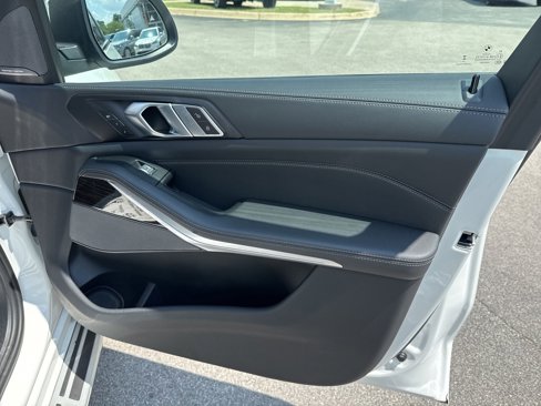 Used 2024 BMW X7 xDrive40i image 21
