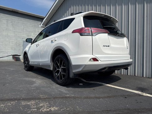 Used 2016 Toyota RAV4 SE image 12