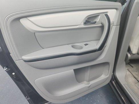 Used 2017 Chevrolet Traverse Premier image 11