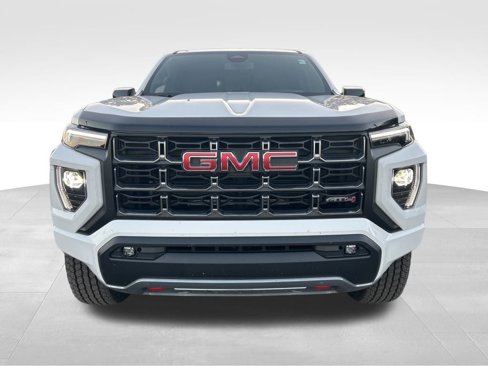 Used 2025 GMC Canyon AT4 image 2