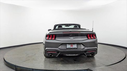 Used 2025 Ford Mustang Premium image 7