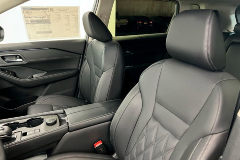 New 2025 Nissan Rogue Platinum w/ Platinum Premium Package image 16