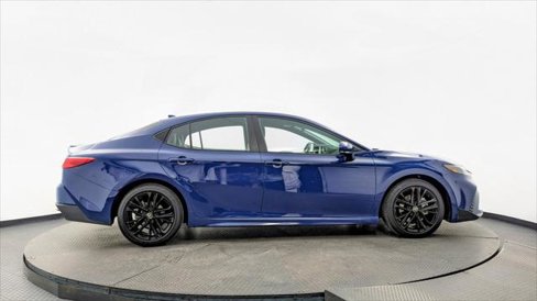 Used 2025 Toyota Camry SE image 9