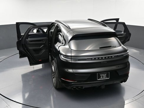 New 2025 Porsche Cayenne Turbo image 36