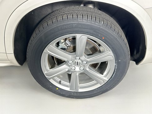 Used 2024 Volvo XC90 B5 Core image 11