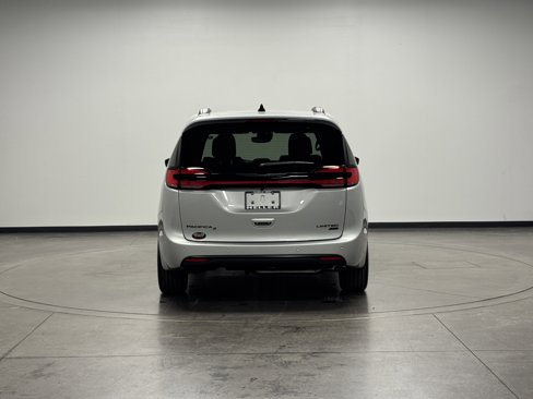 New 2026 Chrysler Pacifica Limited image 7