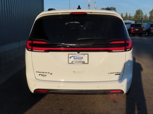 New 2026 Chrysler Pacifica Limited image 11