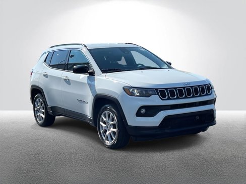 Used 2023 Jeep Compass Latitude image 7