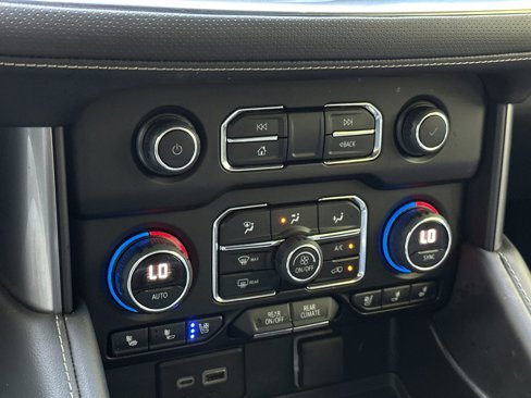 Used 2023 Chevrolet Suburban Premier image 26
