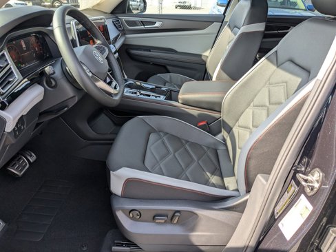 New 2025 Volkswagen Atlas Peak Edition SE image 14