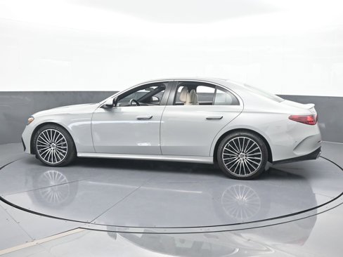 Used 2025 Mercedes-Benz E 350 Sedan image 3