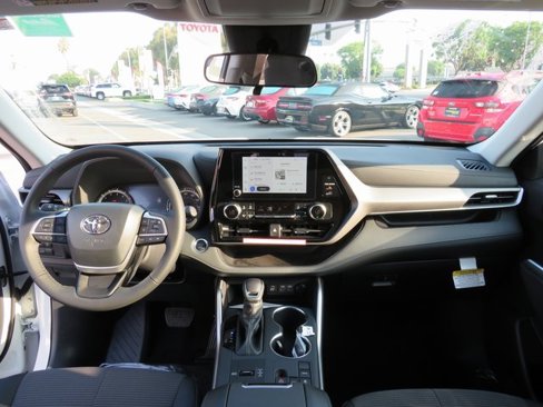 New 2025 Toyota Highlander LE image 25