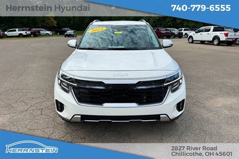 Used 2024 Kia Seltos SX w/ SX Sunroof Package image 2