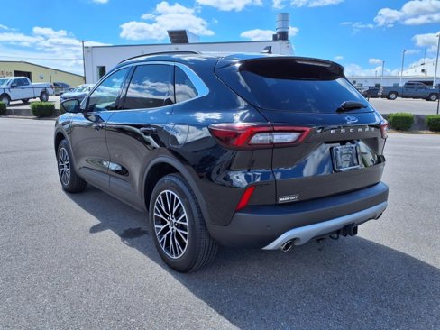 Used 2025 Ford Escape SE w/ Class II Trailer Tow Package image 3