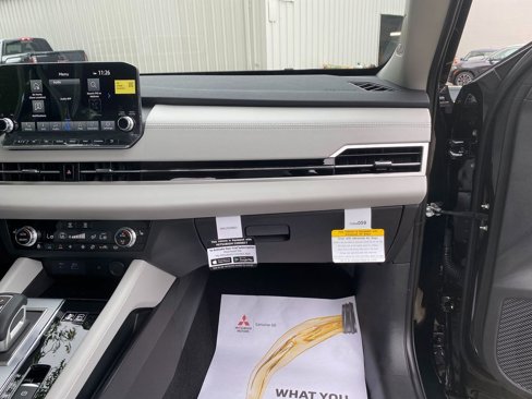 New 2025 Mitsubishi Outlander SEL image 30