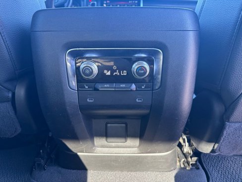 Used 2022 GMC Yukon XL Denali image 28